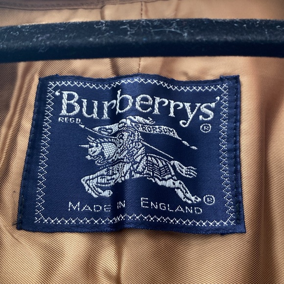Burberrys trench coat - Picture 8 of 13
